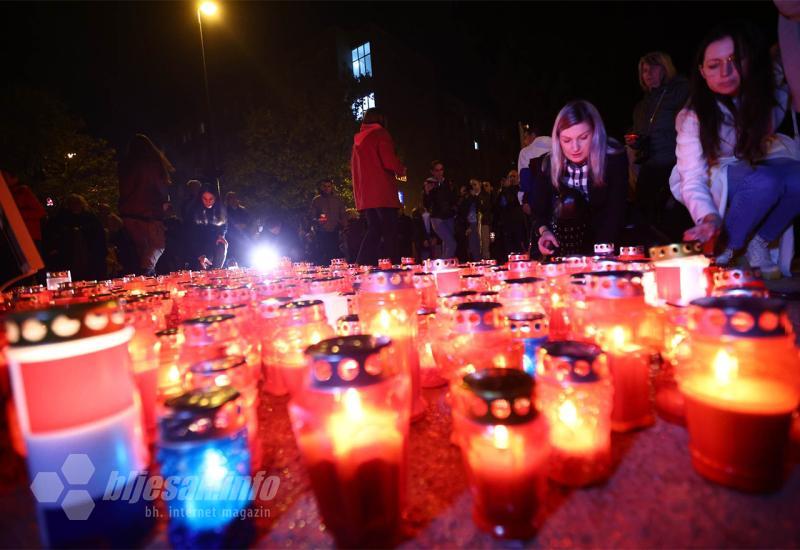 U mostarskoj Vukovarskoj ulici zapaljene svijeće za sve žrtve Grada Heroja