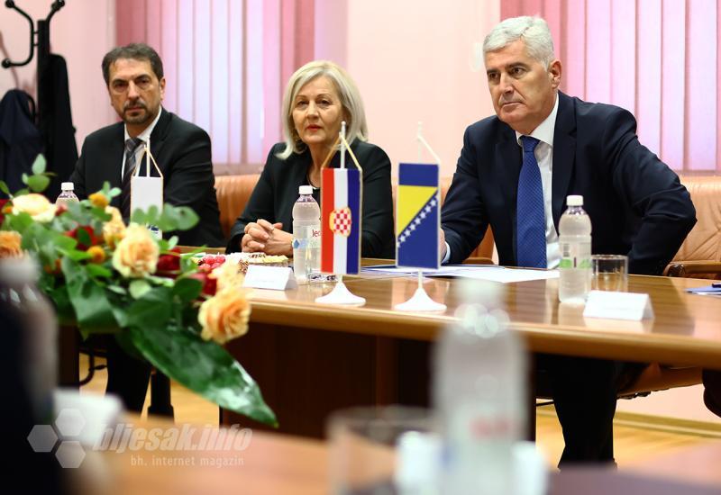 Počeo sastanak u Mostaru: Za stol sjeli Cvijanović, Dodik i Čović 