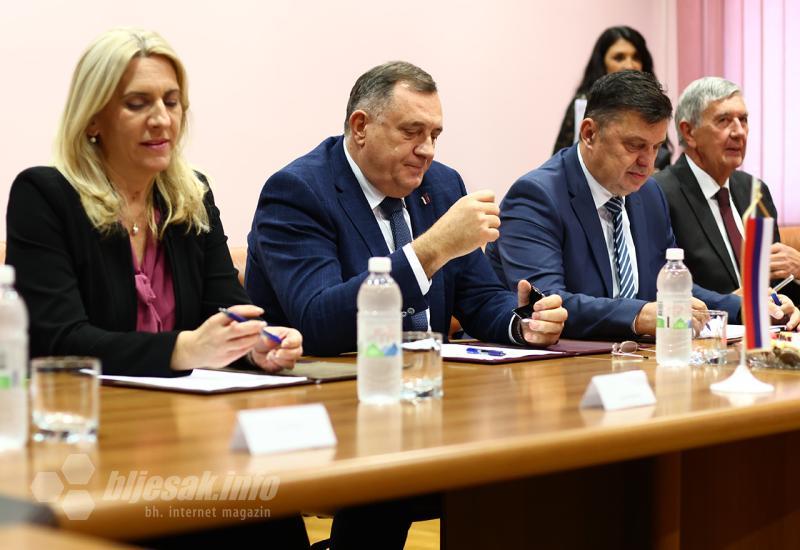 Počeo sastanak u Mostaru: Za stol sjeli Cvijanović, Dodik i Čović 