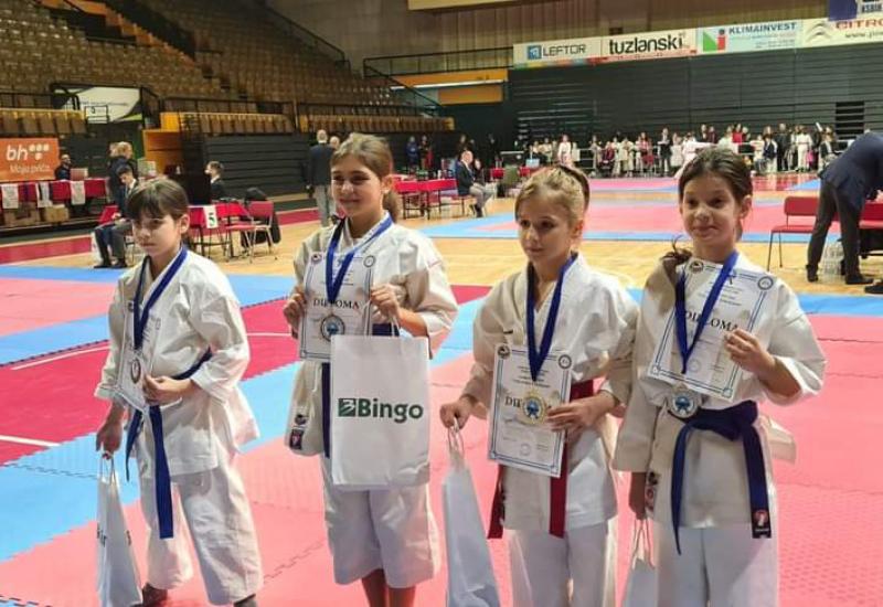 Karate klub ''Mostar'' se iz Tuzle vratio sa 10 medalja