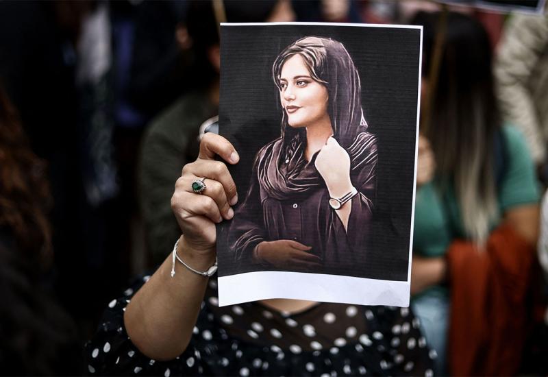 Šest mjeseci nakon smrti Mahsa Amini postala simbol otpora u Iranu