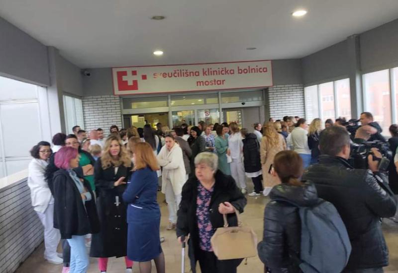 Podrška iz SKB Mostar - Solidarnost na djelu - zdravstveni radnici Mostara ispred ustanova