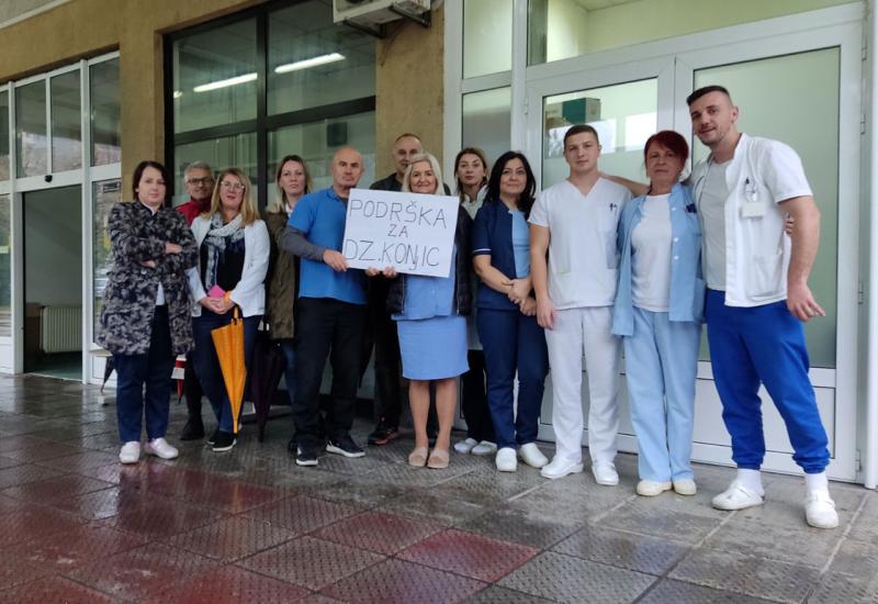 Solidarnost na djelu - zdravstveni radnici Mostara ispred ustanova
