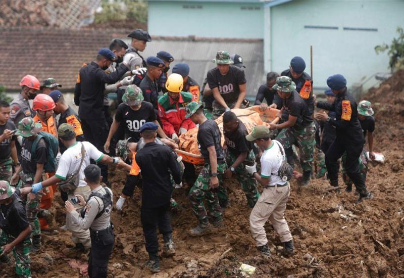 Najmanje 268 mrtvih u potresu u Indoneziji, 151 nestali