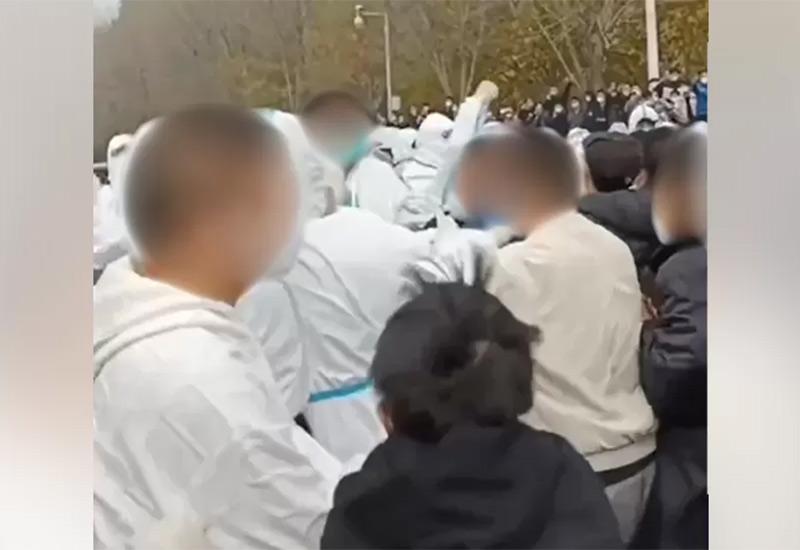  - Nasilni prosvjedi u najvećoj tvornici iPhone-a u Kini zbog Covid-mjera