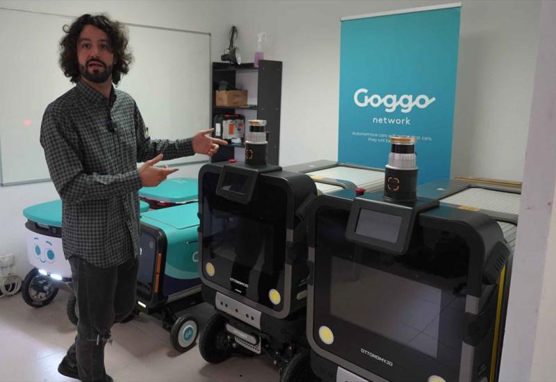 U srpnju je počela faza testiranja uređaja u vlasništvu kompanije Goggo Network - Roboti za dostavu na ulici - prelaze cestu na semaforima, voze 5 kilometara na sat