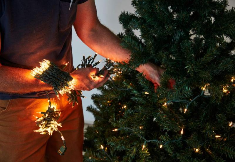 VIDEO | Trik uz koji će vaše božićno drvce zasjati posebnim sjajem 