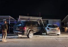 Čapljina: Jeepom ''pomeo'' Golfa i Peugeota i srušio montažnu garažu!