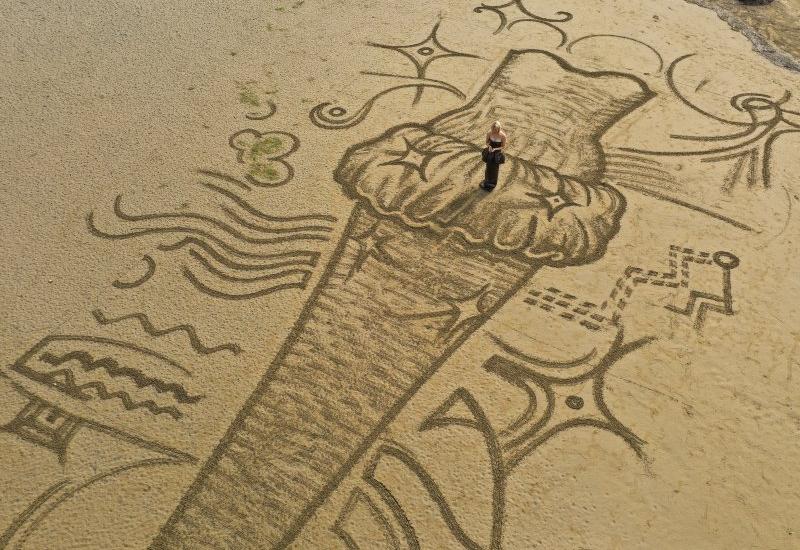 Ušće Neretve /H&M kolekcija  - Fascinantni prizori: Pogledajte ušće Neretve i crteže od pijeska veličine i do 150 metara četvornih
