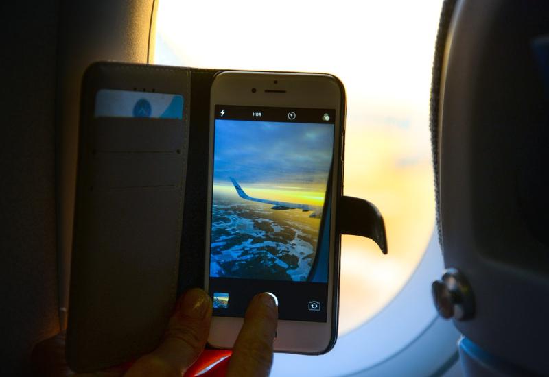 Trebate li zaista isključiti mobilni telefon u zrakoplovu?