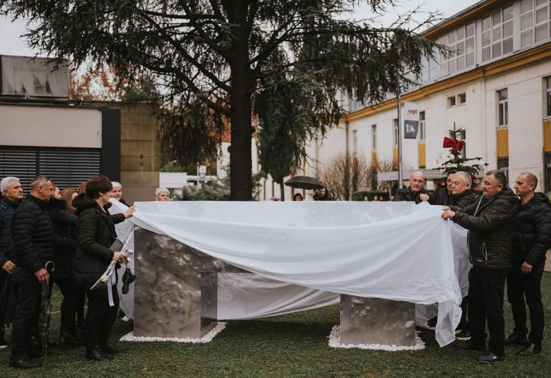  - Otkriven Oltar znanja u spomen preminulim studentima i djelatnicima Sveučilišta u Mostaru 