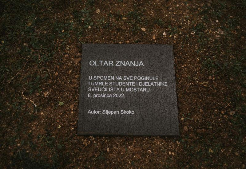  - Otkriven Oltar znanja u spomen preminulim studentima i djelatnicima Sveučilišta u Mostaru 