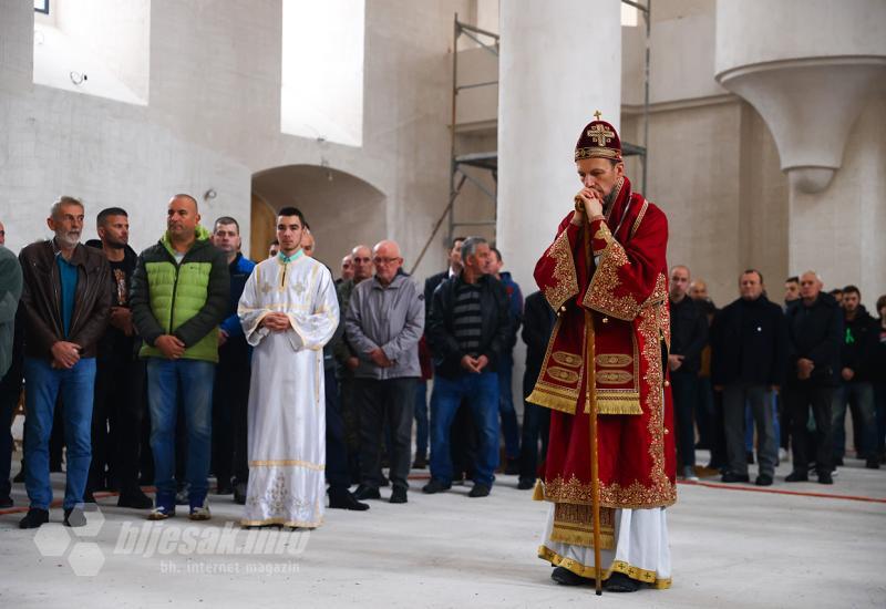 FOTO | Vladika Dimitrije služio svetu liturgiju: Ohrabrenje mostarskim pravoslavcima 