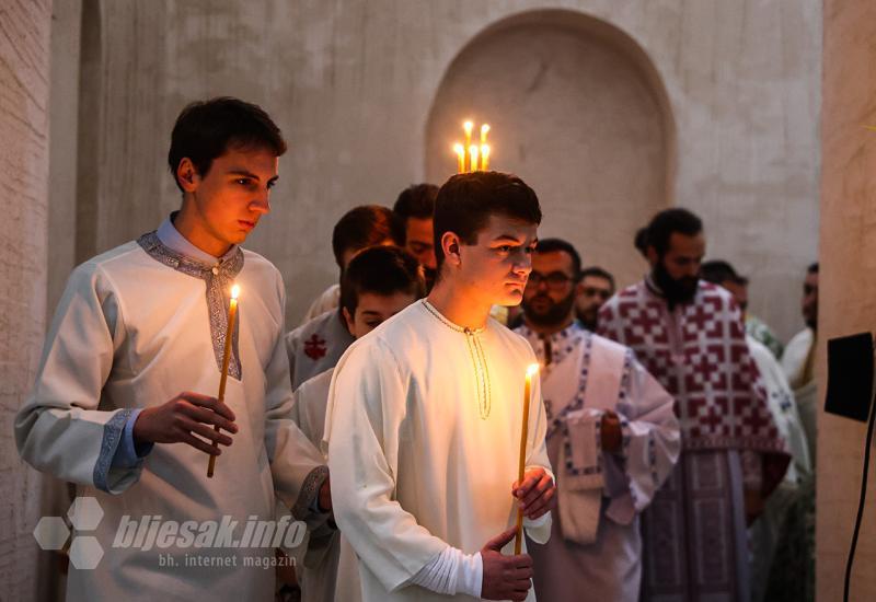 FOTO | Vladika Dimitrije služio svetu liturgiju: Ohrabrenje mostarskim pravoslavcima 