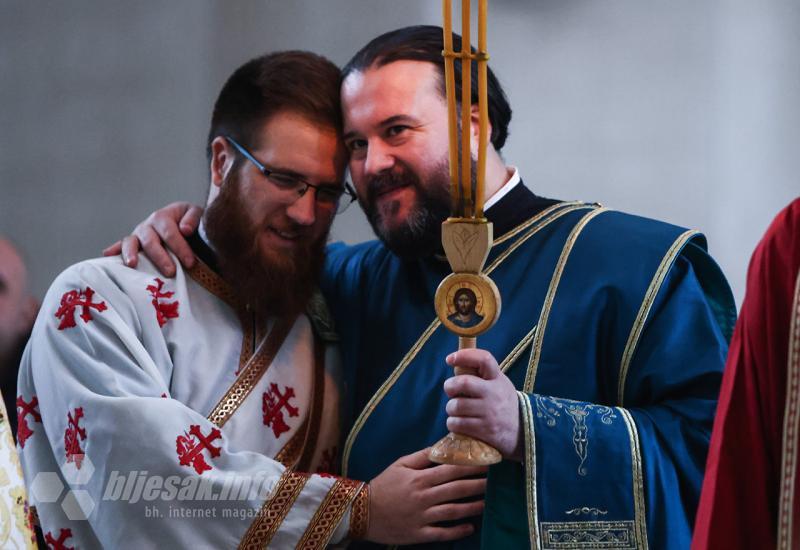 FOTO | Vladika Dimitrije služio svetu liturgiju: Ohrabrenje mostarskim pravoslavcima 