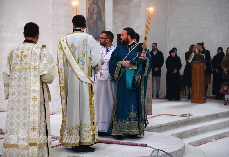 FOTO | Vladika Dimitrije služio svetu liturgiju: Ohrabrenje mostarskim pravoslavcima 