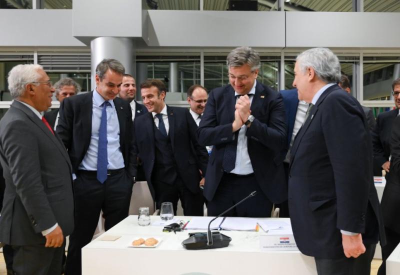 Andrej Plenković s europskim liderima - FOTO: Plenković s Macronom i drugim europskim liderima slavio pobjedu 