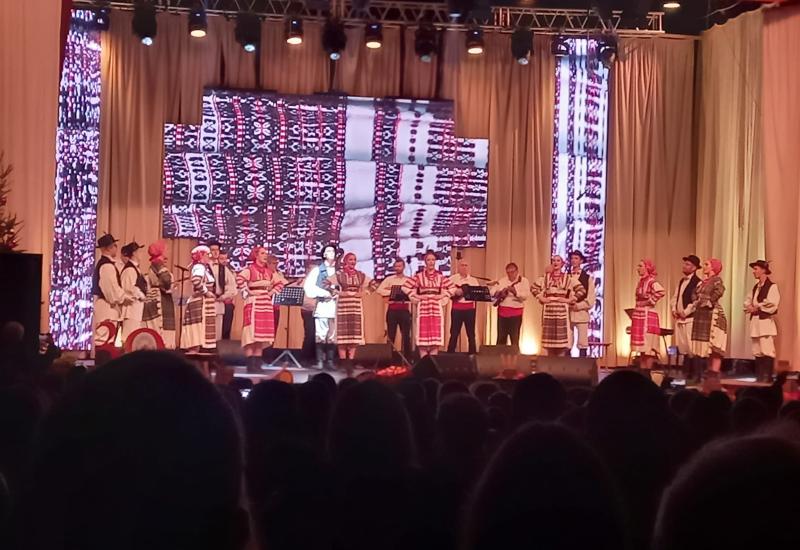 Božićni koncert "Gradu s ljubavlju" održan sinoć u Mostaru