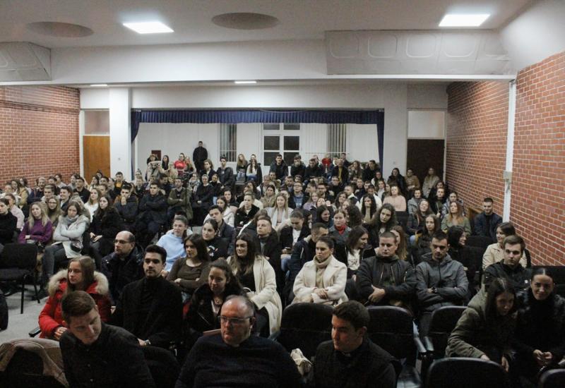 Tribina za mlade u Mostaru - Don Mile Vidić: Pravo je pitanje 