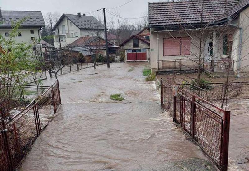 Poplave: Timovi FUCZ upućeni na nekoliko najugroženijh lokacija