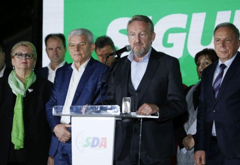 SDA poziva Schmidta da zaustavi Dodika 