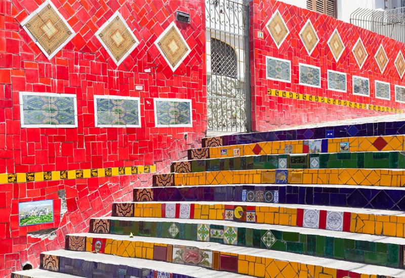 Stepenice krasi čak 2000 vrsta keramičkih pločica iz 60 zemalja svijeta - Tužna priča iza šarenih stepenica u legendarnoj četvrti u Rio de Janeiru