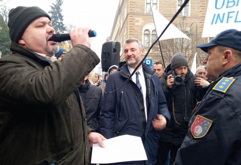  - Prosvjed u Sarajevu: Radnici digli glas, traže veće plaće i jednokratnu pomoć!