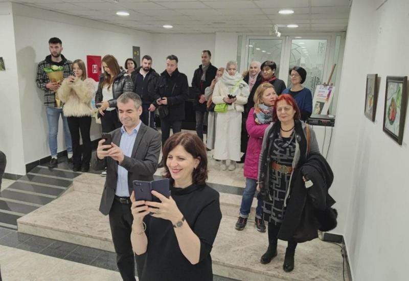 Mostar: Otvorena prva samostalna izložba Lamije Brkić