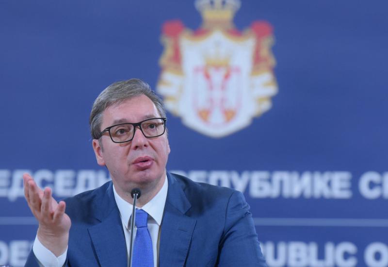 Vučić poručio Srbima: Trošite novac, neće biti problema u zemlji 