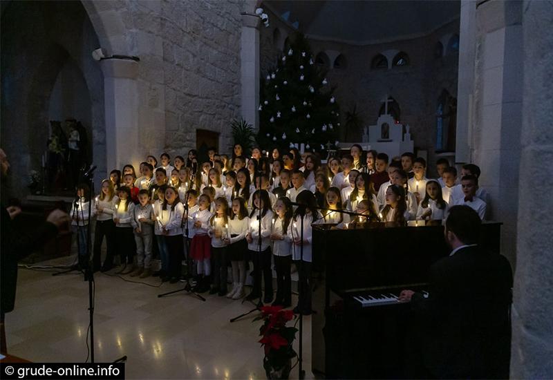 U Grudama priređen veličanstven božićni koncert Glazbene škole - U Grudama priređen veličanstven koncert Glazbene škole 