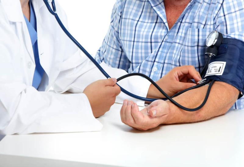 Tri jednostavna načina koja bi vam mogla pomoći sniziti krvni tlak zimi