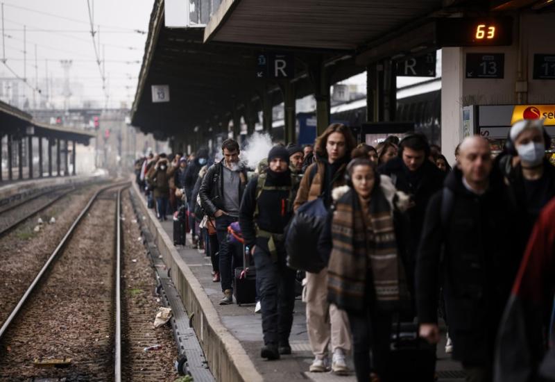 Božićni štrajk željezničara u Francuskoj: Ukinute stotine vlakova velikih brzina