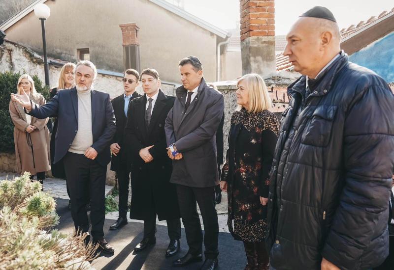 Delegacija Vlade FBiH posjetila nekadašnju sinagogu u Mostaru