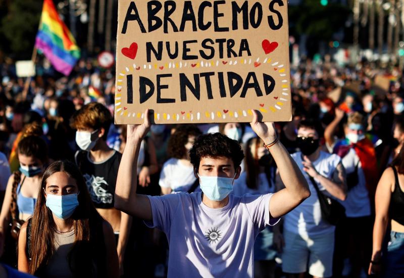  Španjolska: Novi zakon omogućava promjenu spola osobama starijim od 14 godina 