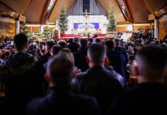 Biskup Palić predvodio polnoćku u Mostaru: Božić otklanja tamu