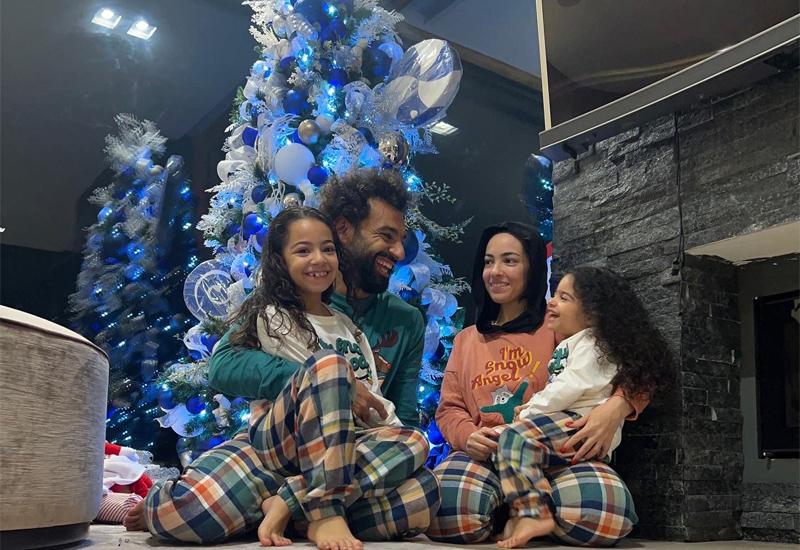 Salah se fotografirao pred božićnom jelkom i opet pokupio salve kritika