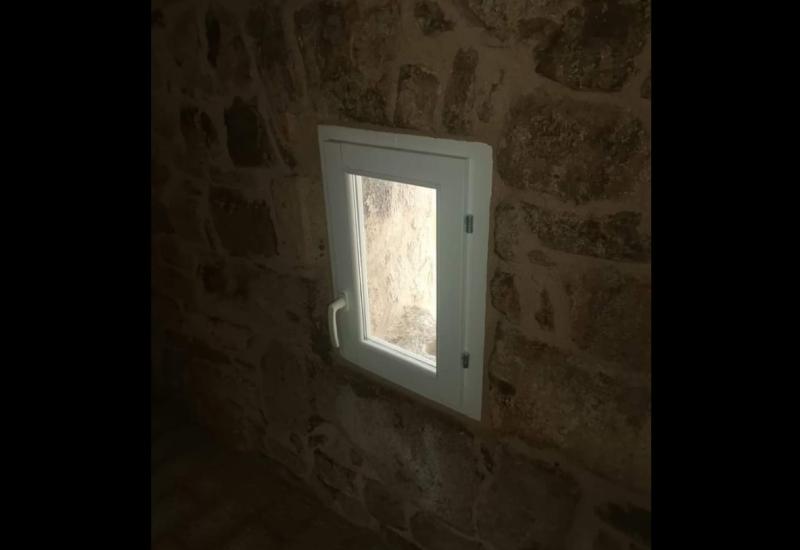 Na tvrđavu iz rimskog doba stavili PVC prozore