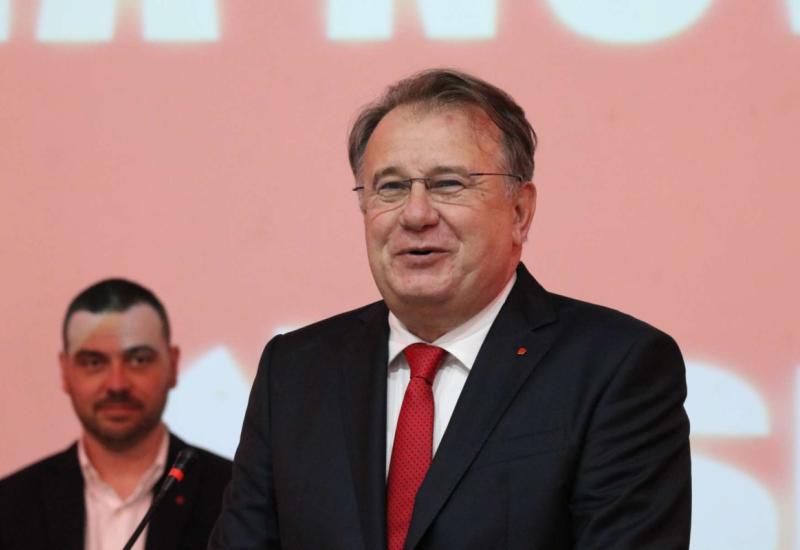 Efendić: Odbijanjem poziva na dogovor, Nikšić blokira formiranje vlasti zarad svoje premijerske ambicije