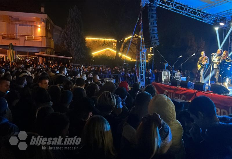 FOTO | Mostarke i Mostarci uz Bebeka uplovljavaju u Novu godinu