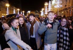 Zagreb: Tisuće ljudi na dočeku Nove godine na Trgu bana Jelačića