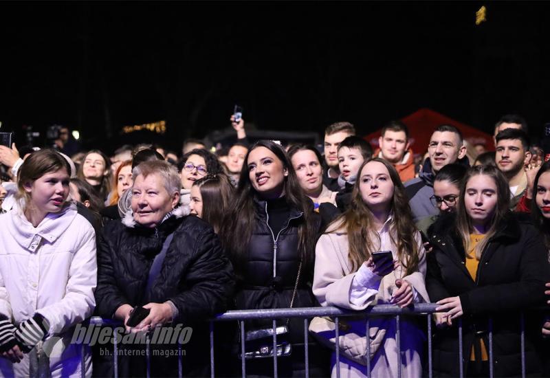 FOTO/VIDEO | Još malo atmosfere sa dočeka na otvorenom u Mostaru
