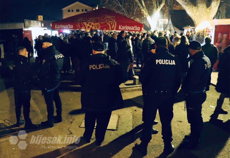 FOTO/VIDEO | Još malo atmosfere sa dočeka na otvorenom u Mostaru