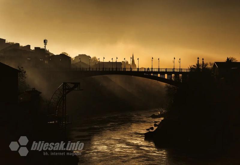 Mostarski most okupan prvim novogodišnjim suncem