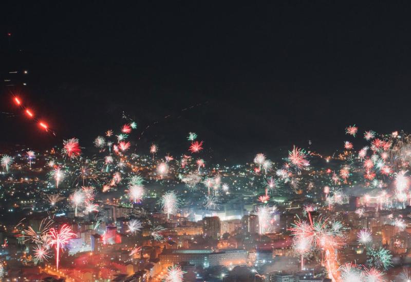 Sarajevo u novogodišnjoj noći bez vatrometa