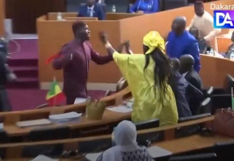 VIDEO: Zastupnici u parlamentu trudnicu šutnuli u trbuh pa završili u zatvoru