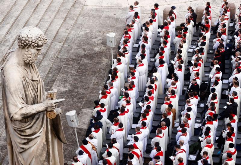 Katolici diljem svijeta ispratili papu na vječni počinak  
