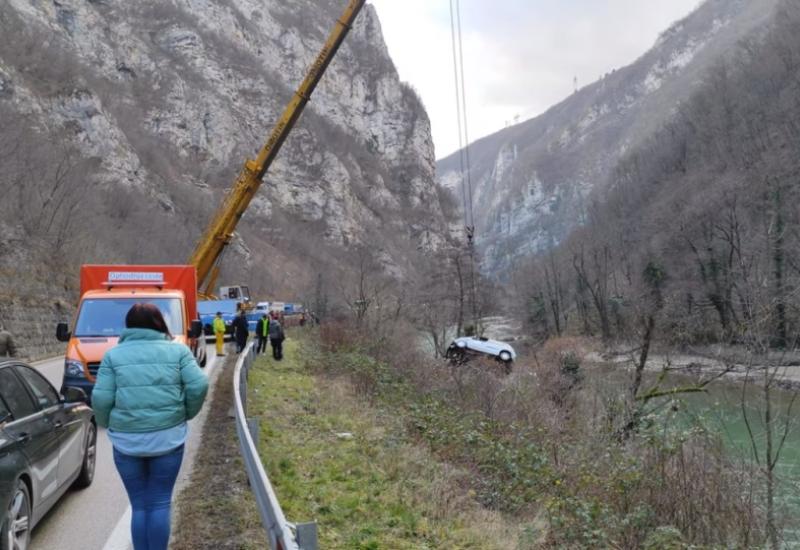 Teška prometna: Auto sletio u Vrbas, traga se za stradalim osobama
