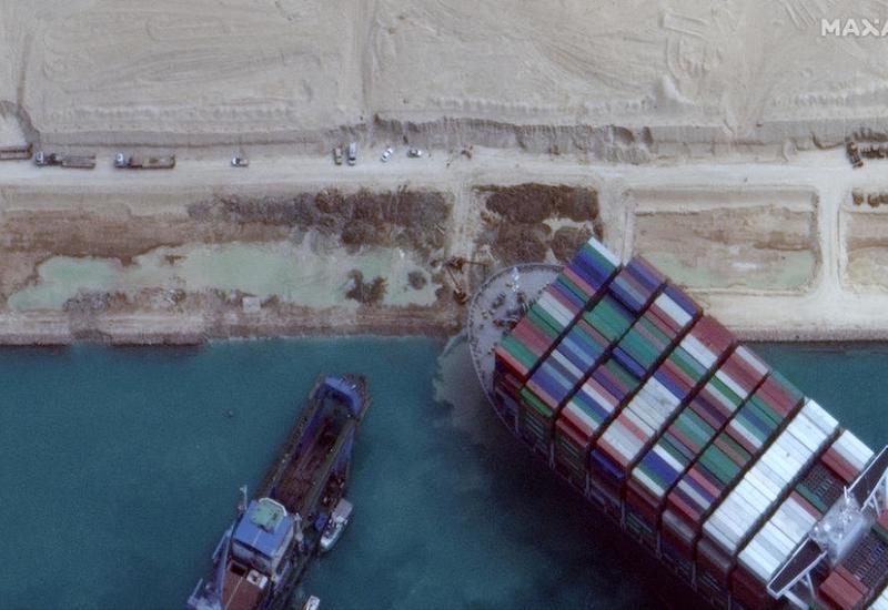 Blokiran Sueski kanal, traje izvlačenje kontejnerskog broda 