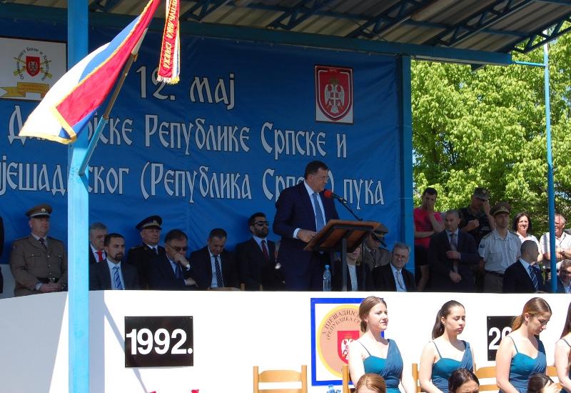 Vučić poslao sina na proslavu Dana RS-a s 5 tjelohranitelja