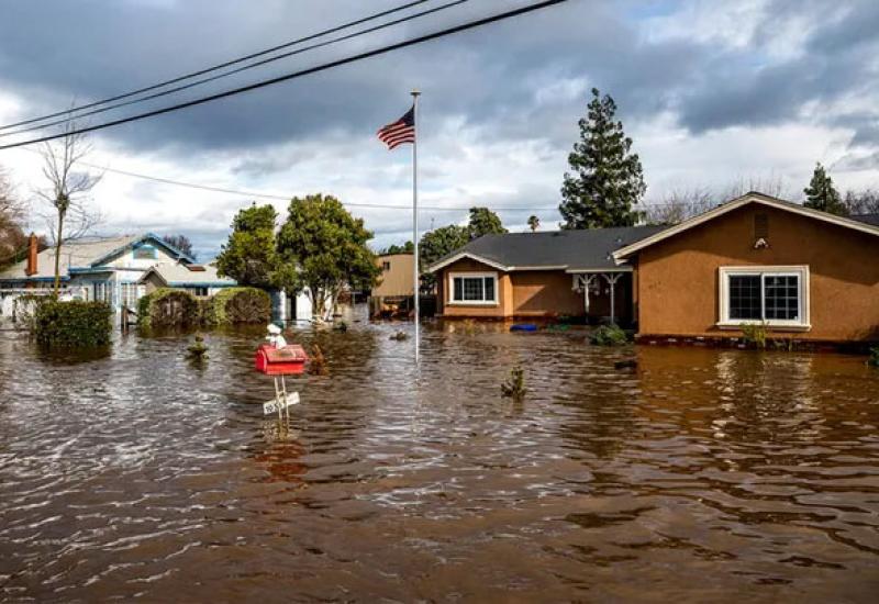 34.000 ljudi treba napusti domove: Oluje u Kaliforniji usmrtile 17, nestalo dijete 